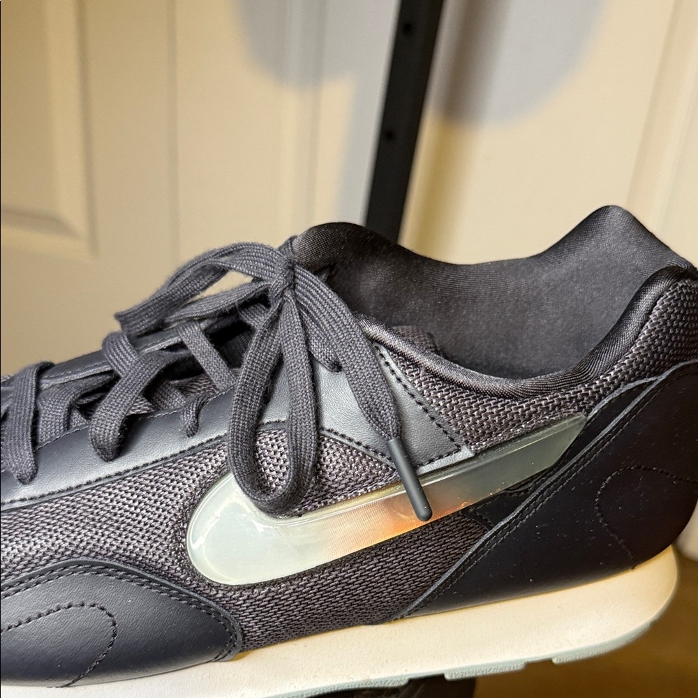 Nike Black and White Athletic Shoes - Picture 12 of 15